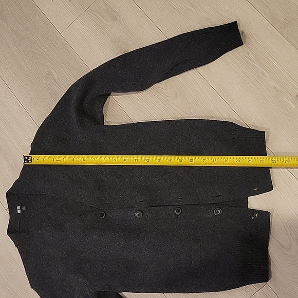 Uniqlo 100% Wool Cardigan - Picture 5 of 6